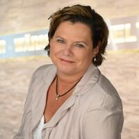 Anne Hinz | Prokuristin, Lohn- und Finanzbuchhaltung Anne Hinz | Prokuristin, Lohn- und Finanzbuchhaltung